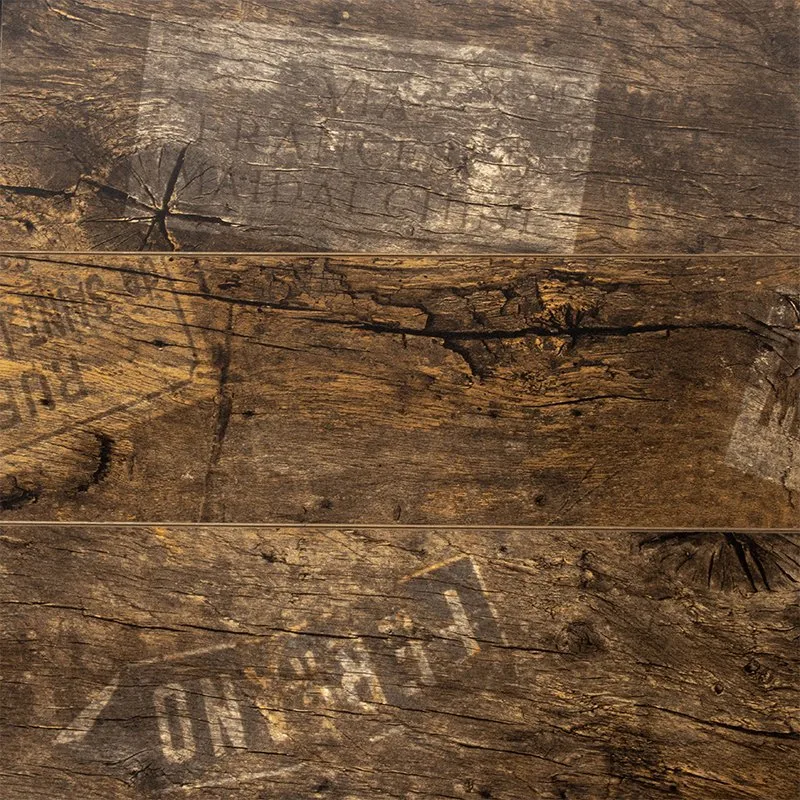 Un mobilier en bois Table Et Chaises Meubles de salle à manger