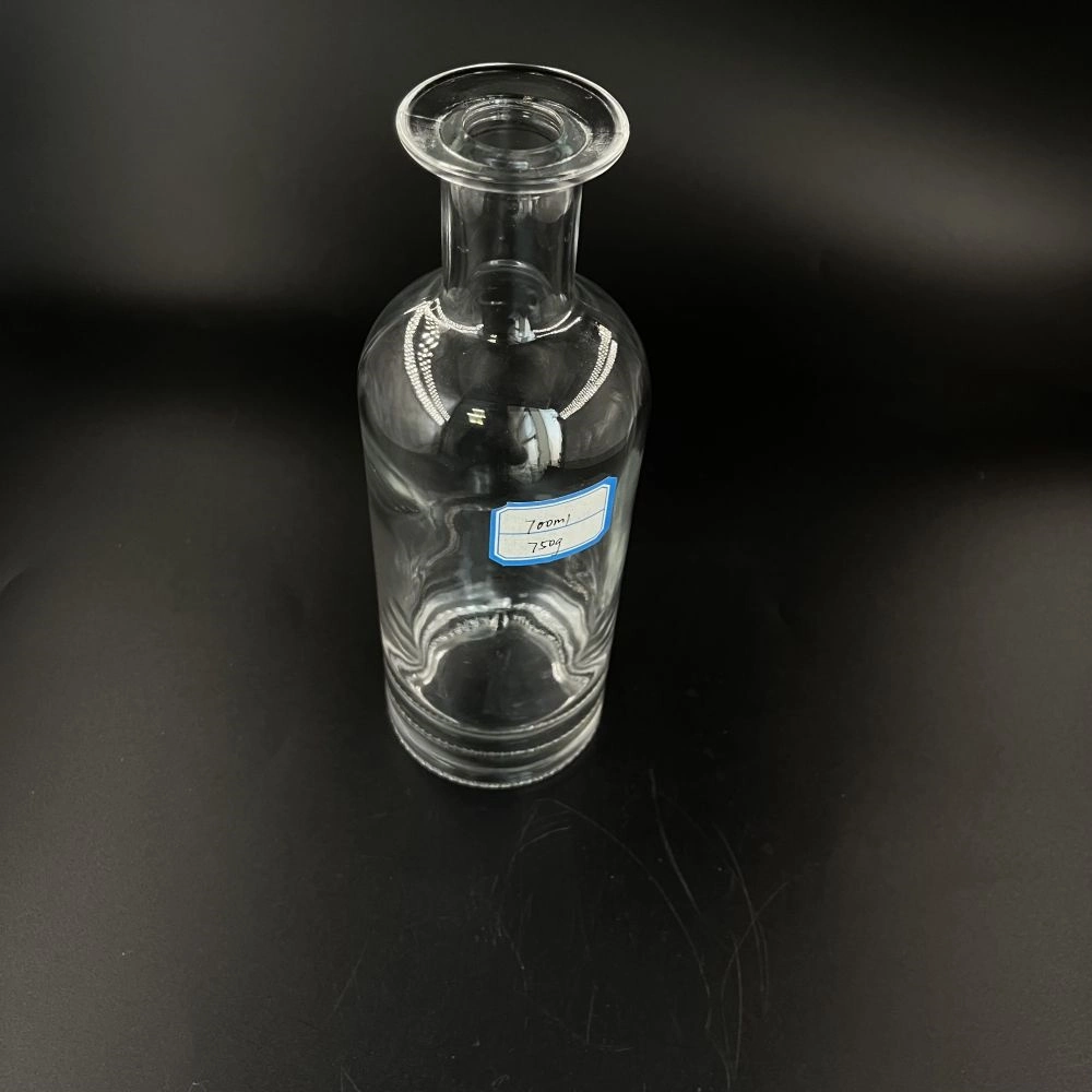 700ml Round Clear T Neck Glass Liquor Spirits Bottle for Gin Vodka Whisky