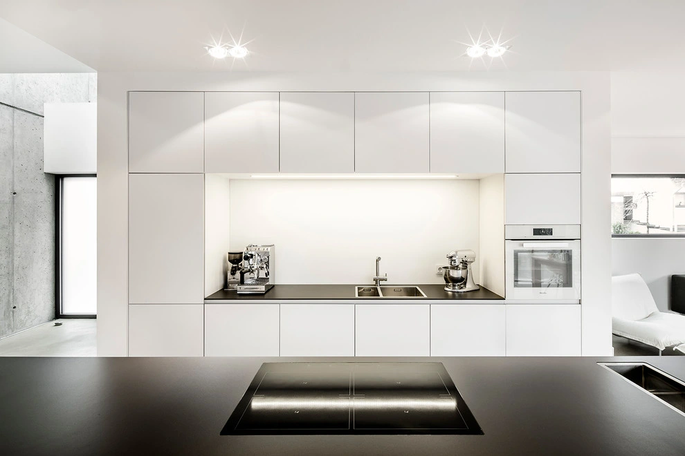 Modern High Gloss Painting White/Black Kitchen Cabinet