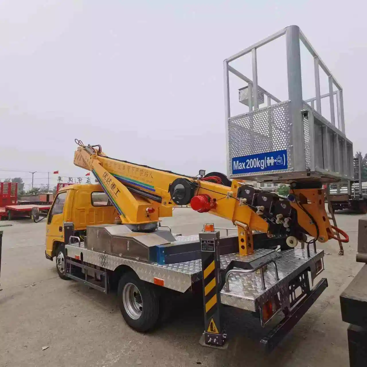 Chinese Leading Exporter 5cbm Aerial Ladder Fire Fighting Truck