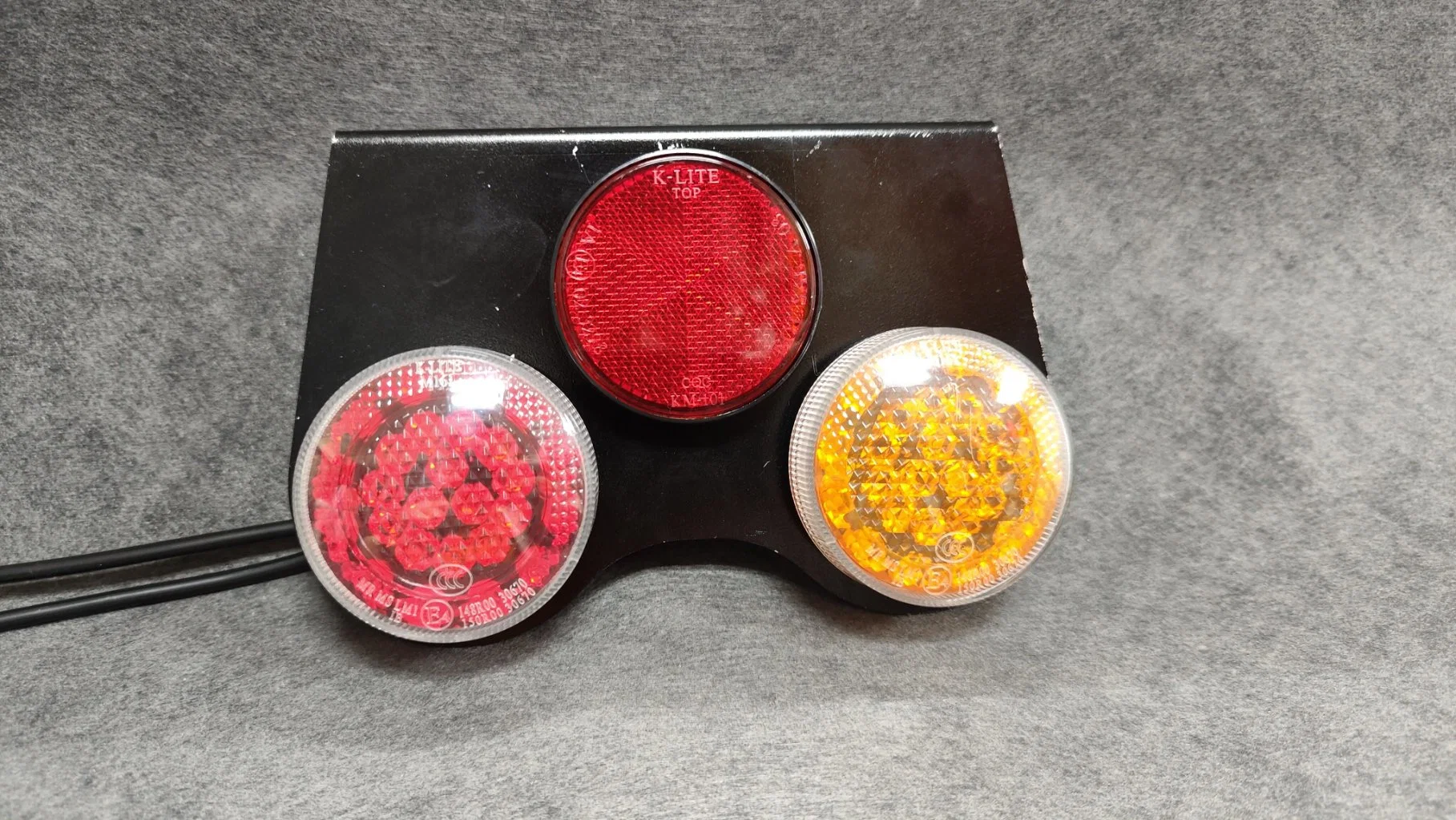 Combined LED Tail Lamp with Reflectors Stop Turn Signals Lamp for Trucks of Lm161