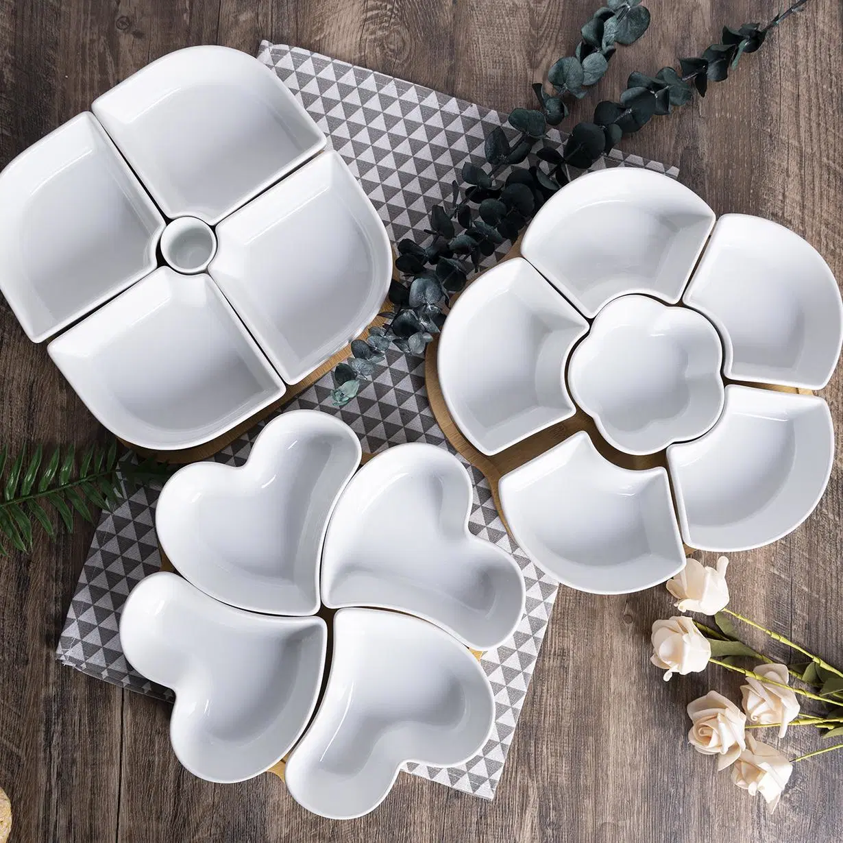 Recipiente de forma em forma de coração Candy dividido servindo com tabuleiro de madeira Decorativo cerâmico branco