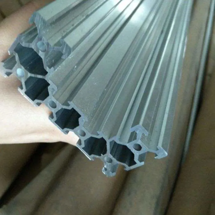 La Chine Fabricant Extrusion 250mm 500mm 1000mm 1500mm de long de l'argent anodisé Fente V Profil en aluminium 6063 T-5 C du faisceau de rampe de chemise de profil en aluminium