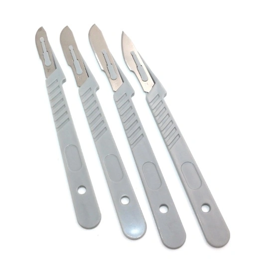 Disposable Medical Sterile Stainless Steel Carbon Steel Surgical Blade with Plastic Handle
