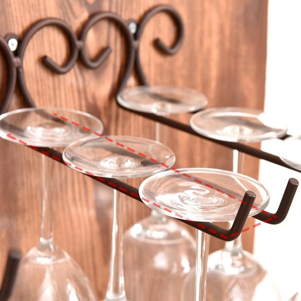 Au cours de l'armoire rack métallique de verres à vin titulaire de l'Organisation de la cuisine