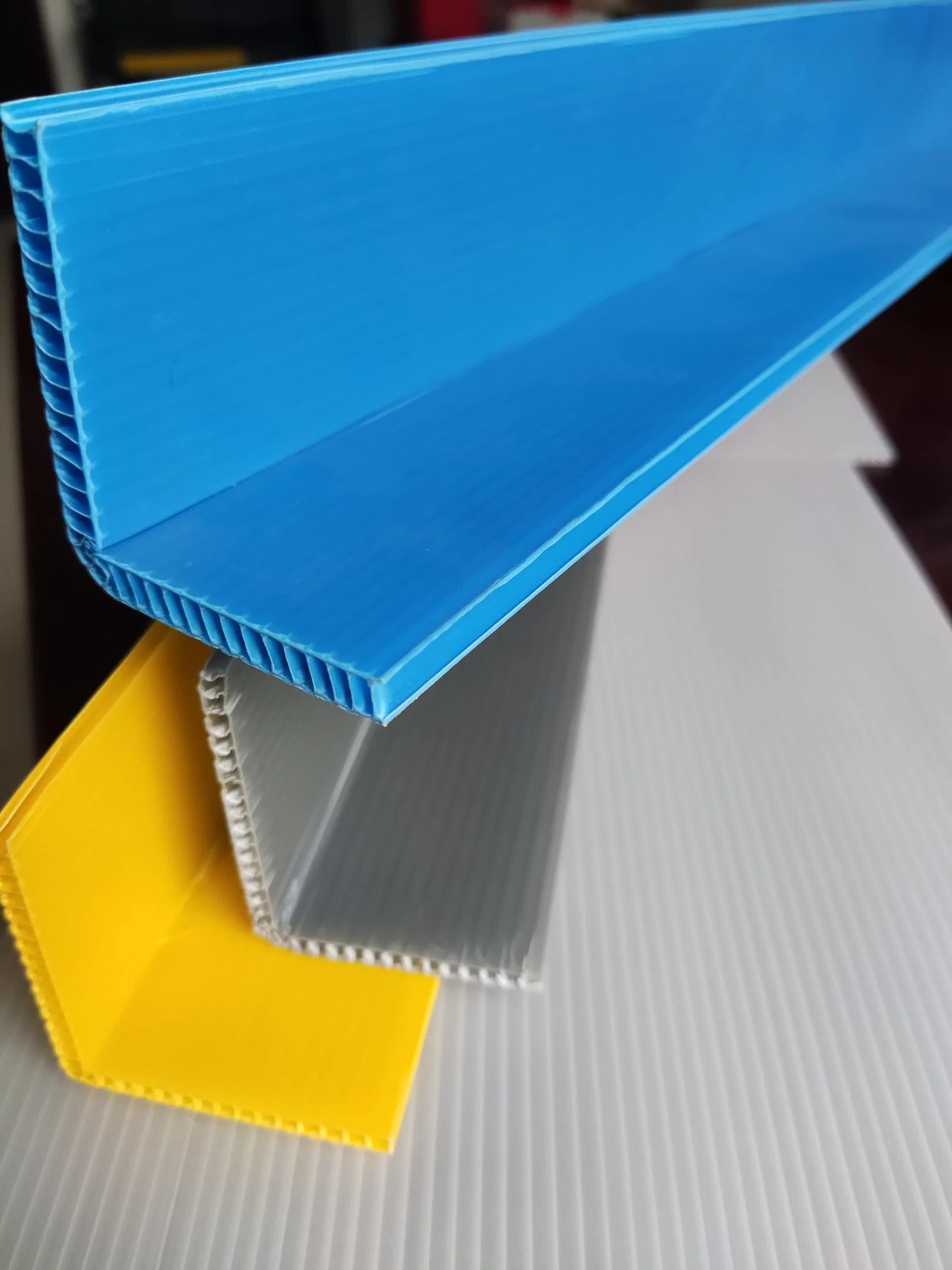 Color 4mm High quality/High cost performance  PP Plastic Hollow Edge Corner Stripe Protector