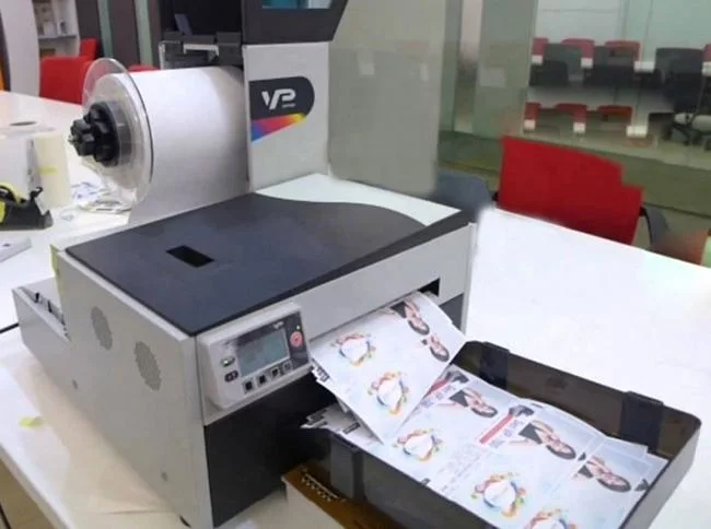 Vp700 Troquelado automático digital de inyección de tinta impresoras de etiquetas máquina de impresión de inyección de tinta térmica para la venta máquina de impresión