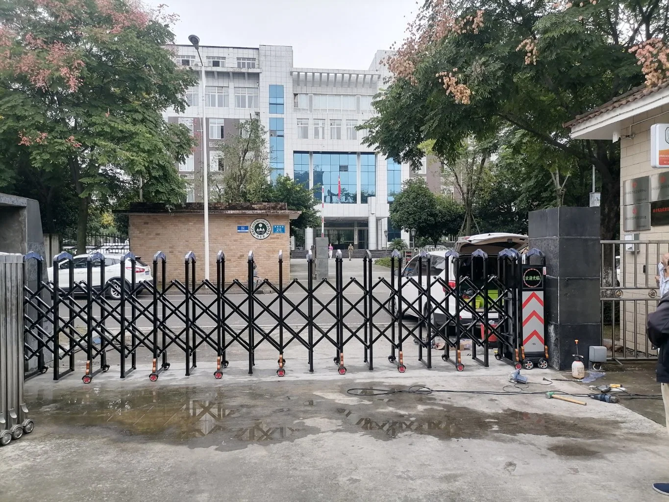 High quality/High cost performance  Aluminum Automatic Folding School Gate