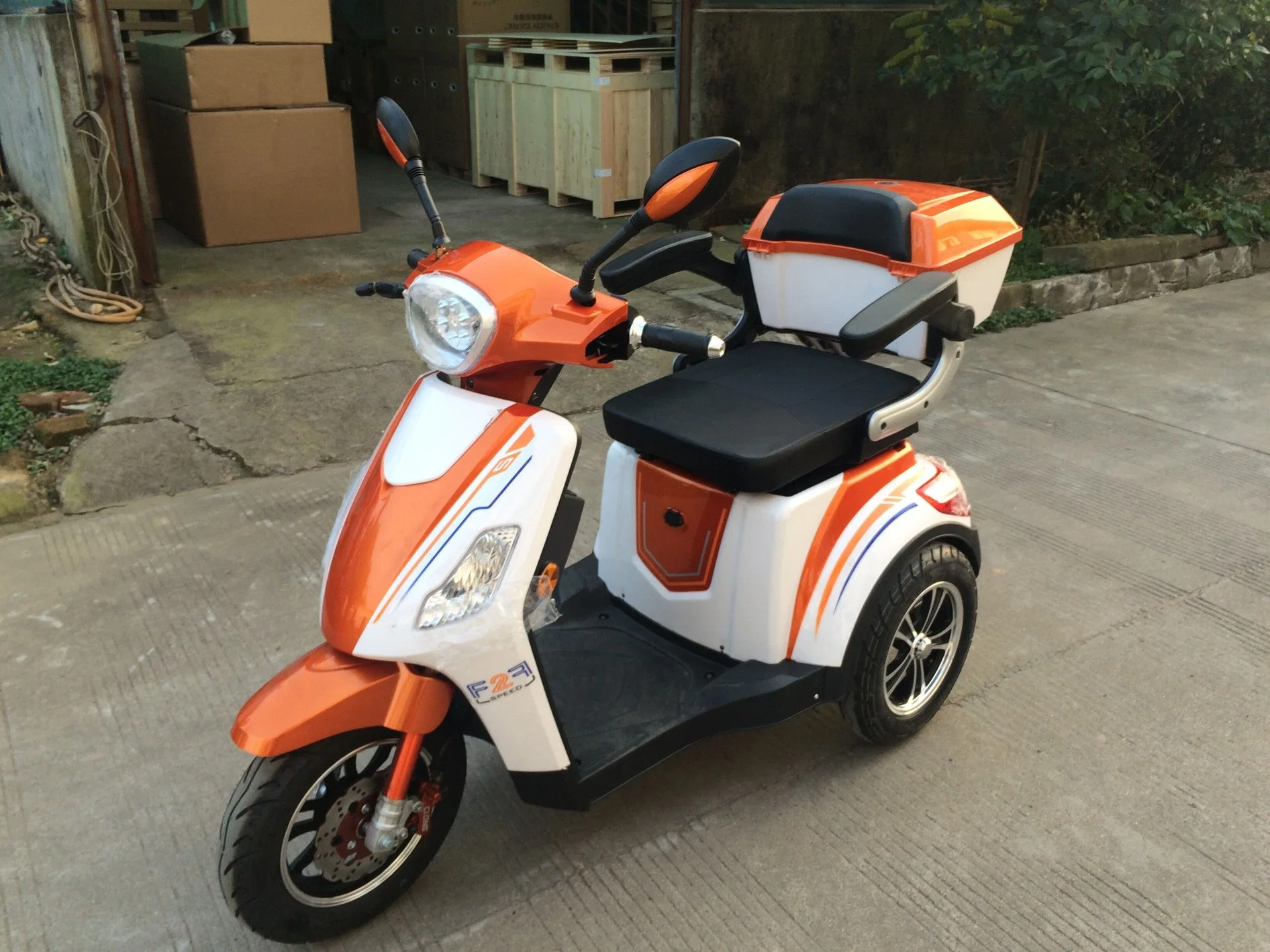 Scooter de mobilité électrique à trois roues avec moteur à double réduction
