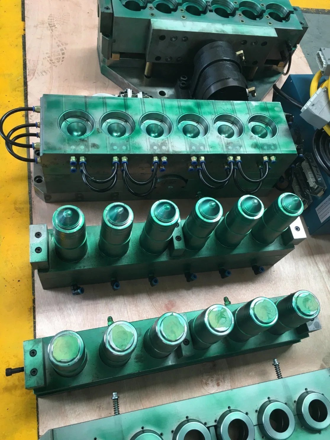 Customized Plastic Blowing PVC DIP Products Mold Bottle Making Machine