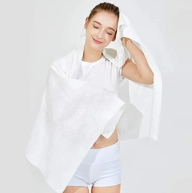 Serviette de bain jetable pratique et hygiénique en tissu non tissé de nettoyage.