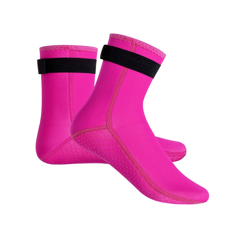 Chaussettes de plongée à semelle haute grise Sand Socks pour adultes et enfants.