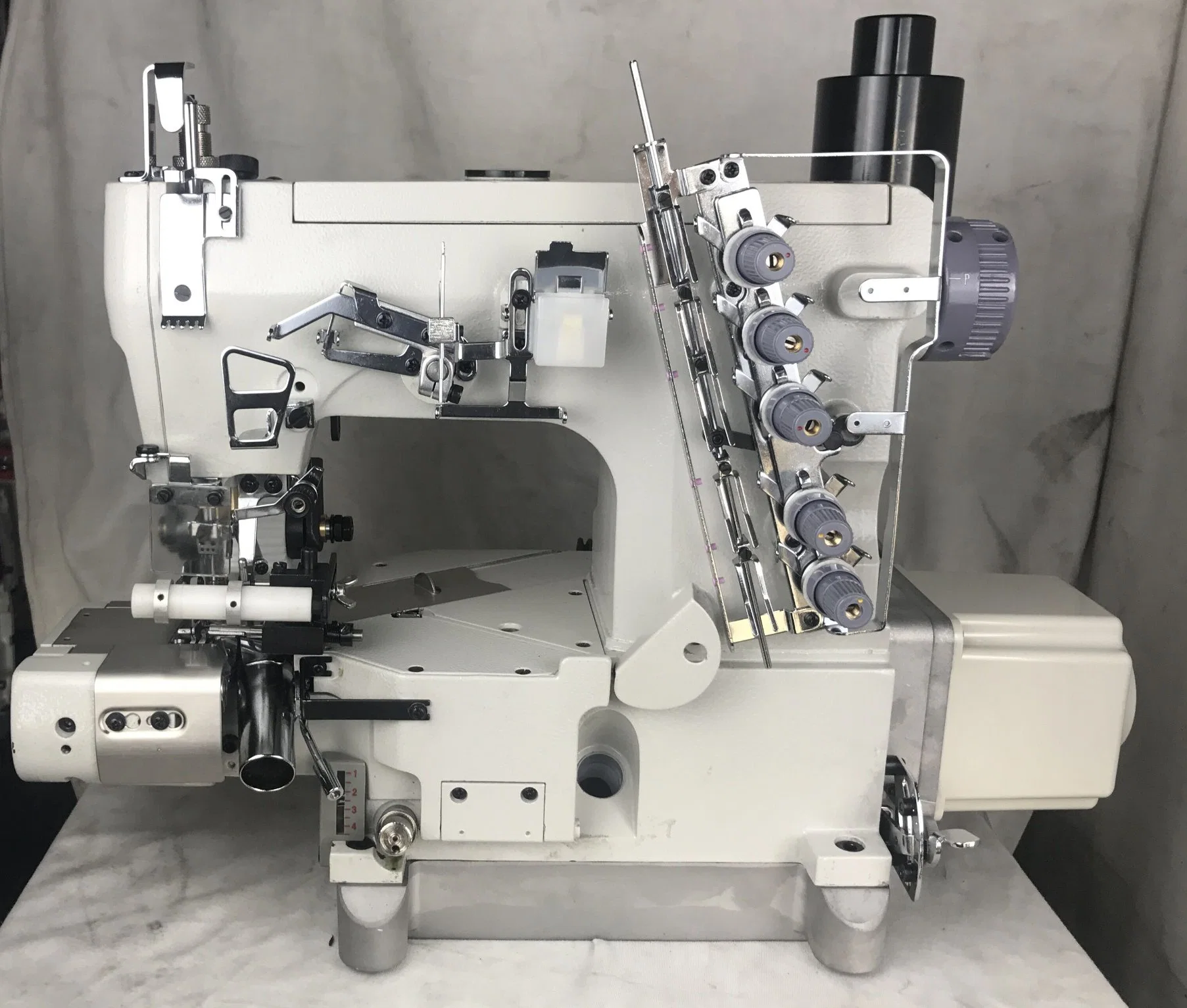 Cylinder-Bed Type Direct Drive Super High Speed Interlock Sewing Machine (Right Knife)