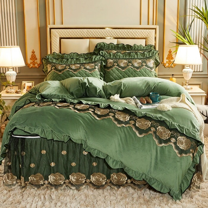 Capa azul Velvet Lace edredão almofada bordado Shams Warm Comforter Conjunto de roupa de cama de inverno 4PCS folhas de tecido doméstico ODM Conjunto de roupas de cama