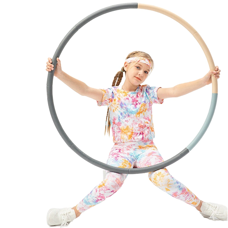 Ensembles de vêtements pour jeunes filles colorés et à motifs : haut court à manches courtes à encolure ras du cou et capris athlétiques à motif tie-dye. Tenues de sport pour enfants en deux pièces : survêtements.