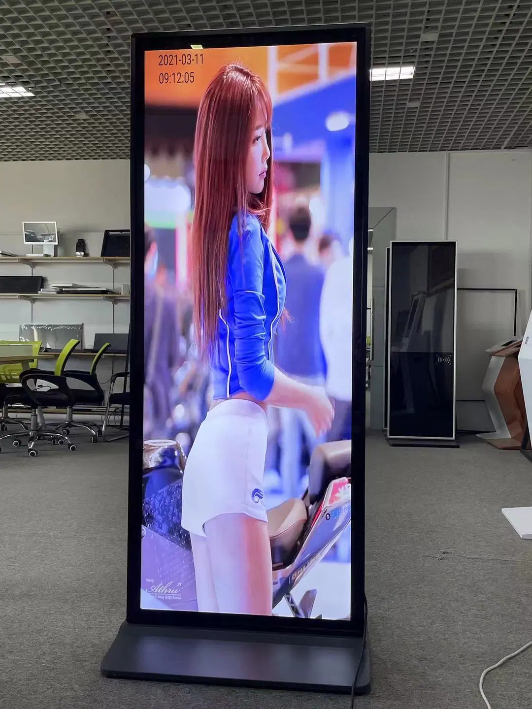 Ultradünner Standbildkiosk Für Werbung 70/75/86 Zoll Im Vollbildformat Digital Signage und Displays