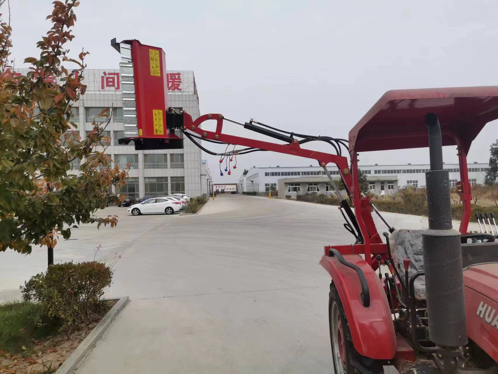 Tractor Provides Power to Drive Gear Pump to Drive Hydraulic Operated Cantilever Lawn Mower