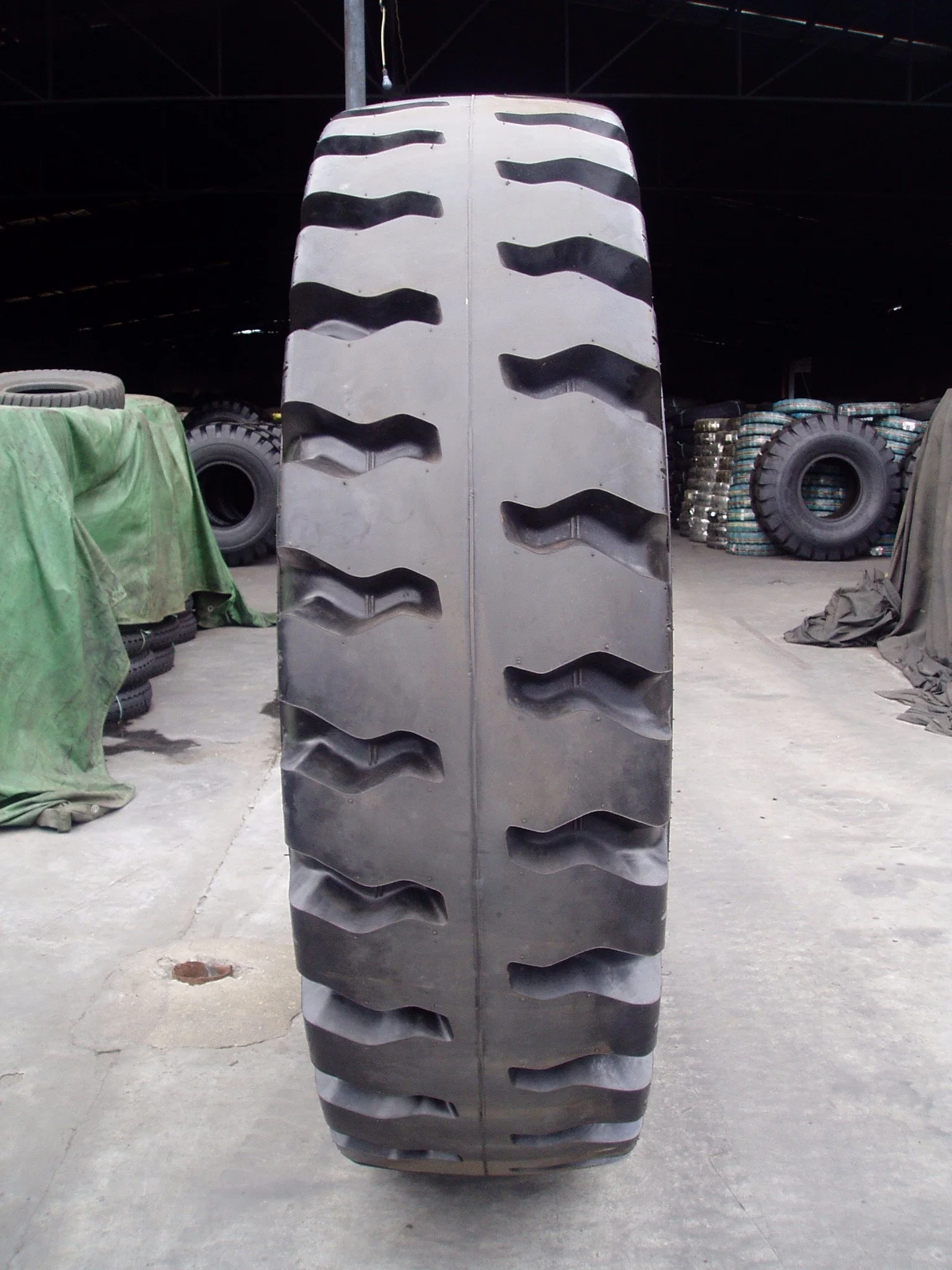 Honour Condor Nylon off-The -Road/ Earthmover/ Engineer Machine/ Industrial OTR Tires E-4b Pattern 18.00-25