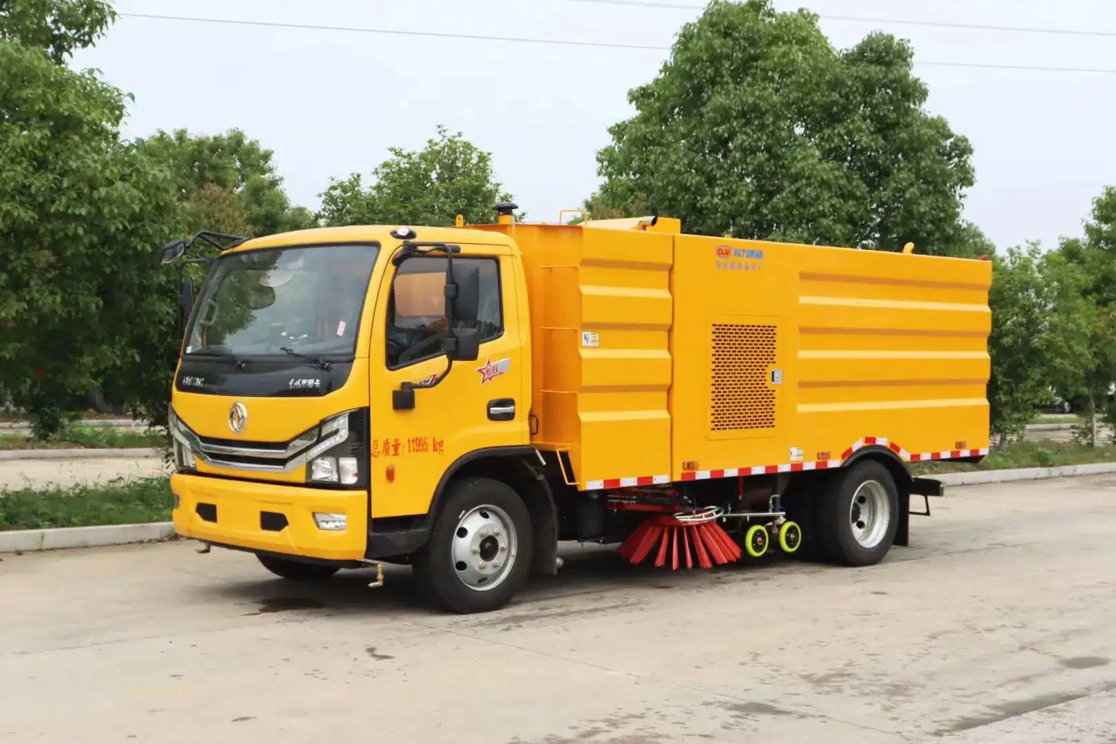 Road Sweeper Truck mit 4000 Liter Wassertank und 5000 Liter Abfall Saugtank Hochdruck Straße Wasser Wasch Lkw Chinesischer Hersteller