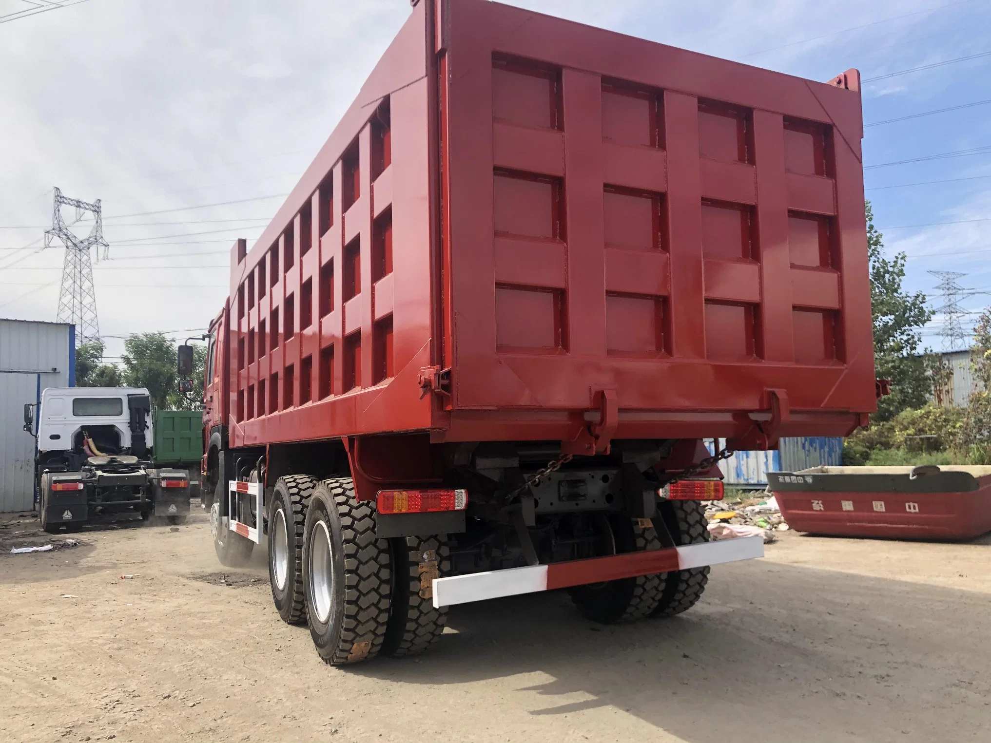 Sinotruck HOWO usado Caminhão Basculante 371HP 35 Ton Capecity de carregamento de caminhões de Mineração Tipping Truck 10 pneus dianteiro 6X4 para o mercado africano