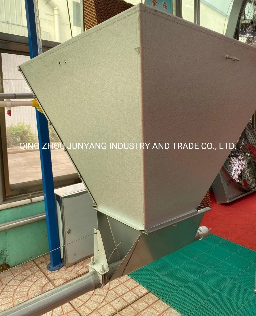 Broiler House Farming Equipment Automatic Chicken Pan Feeder System Poultry Farm Equipment