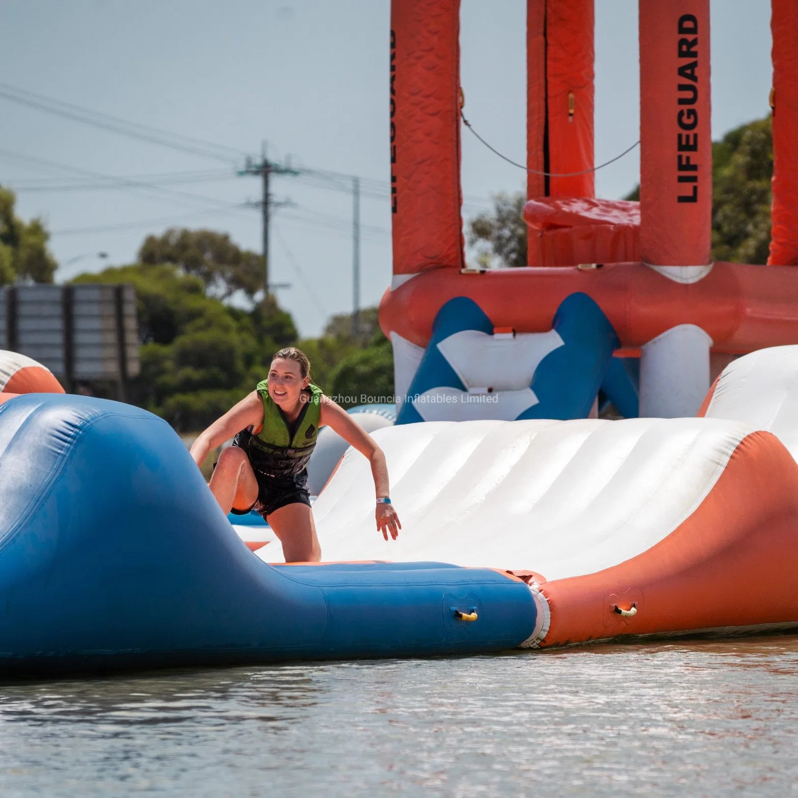 107.5m de longueur de l'eau gonflables géants Park 250 Capacité d'Amusement Aqua Park