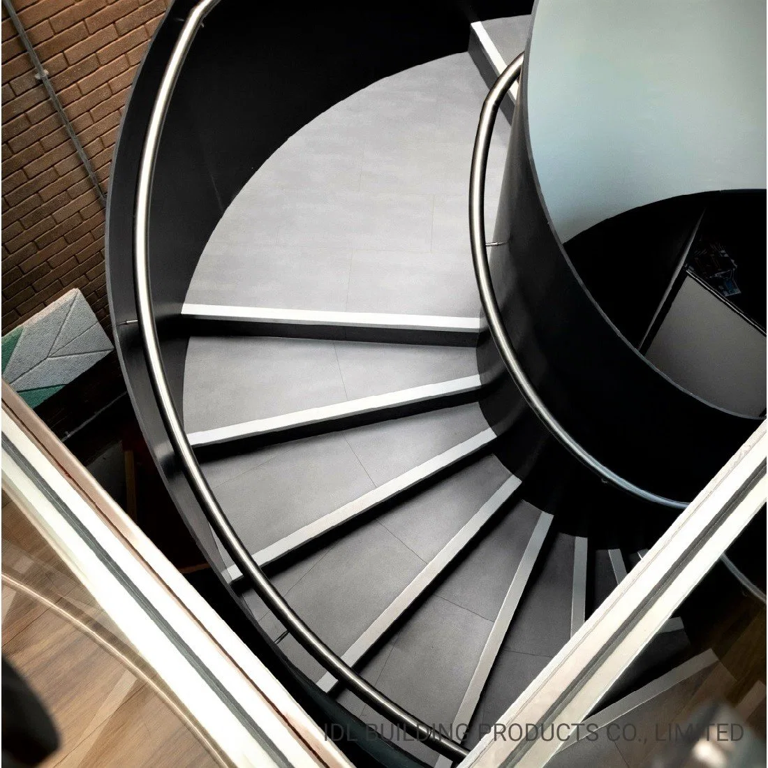 Decorative Galvanized Steel Black and White Granite Tread Stair Spiral Staircase Wholesale/Supplier Wrought Iron Stairs Outside