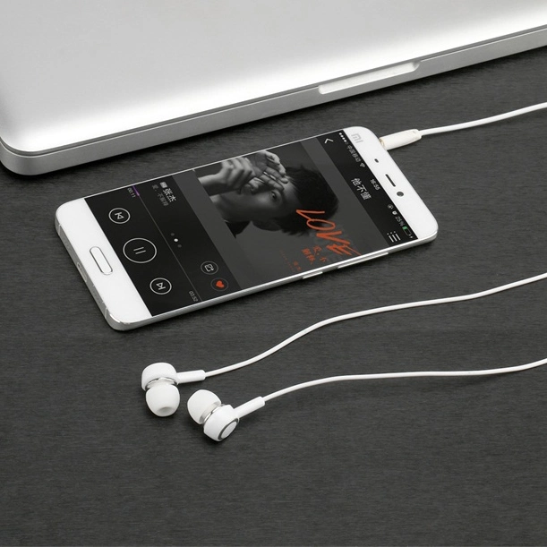 3,5mm kabelgebundene Stereo-in-Ear-Beschichtung kabelgebundene Kopfhörer mit Mikrofon und Line-in Control für iPhone - Weiß