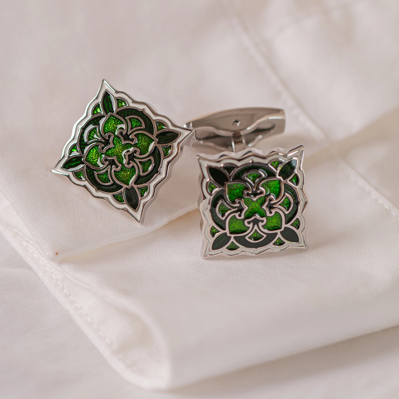 Hot Selling Cufflinks Custom Own Design Logo Metal Cufflinks Green Leaf Square Shape Cufflinks for Men Luxury