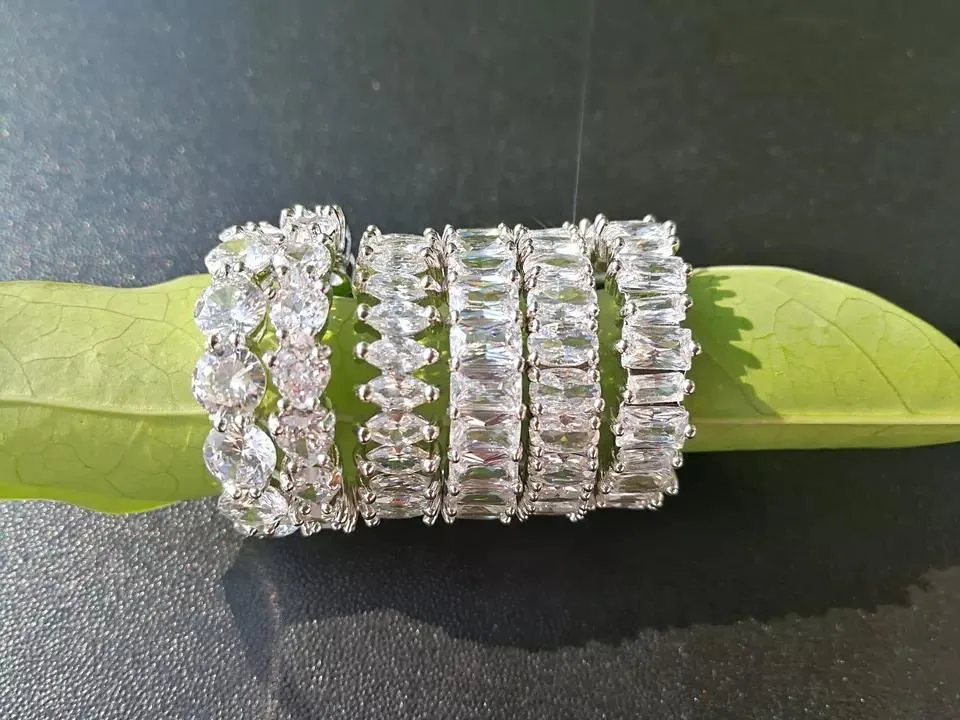 Chapado en plata esterlina 925 CZ Helado de anillo de diamantes baguette de zirconia cúbico Anillos para mujer