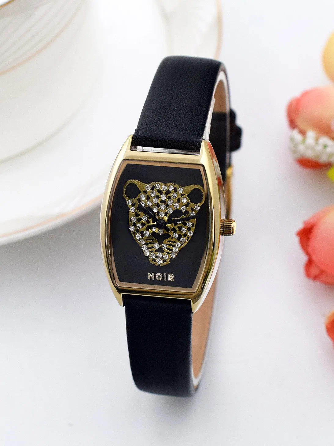 New Wine Barrel Female Trendy Fashion Watches Women Retro Luxury Creative Vintage Ladies Watch Leopard Quartz Diamond Watch