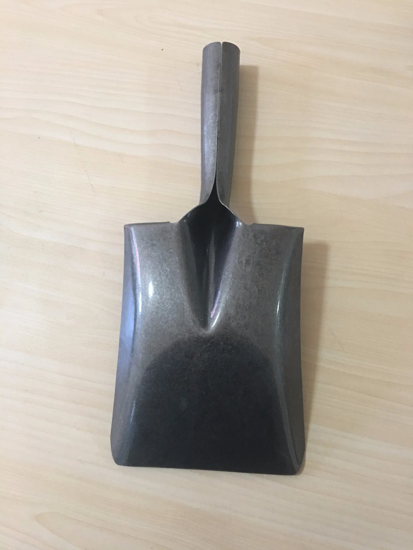 Small Round-Pointed Shovel and Spade