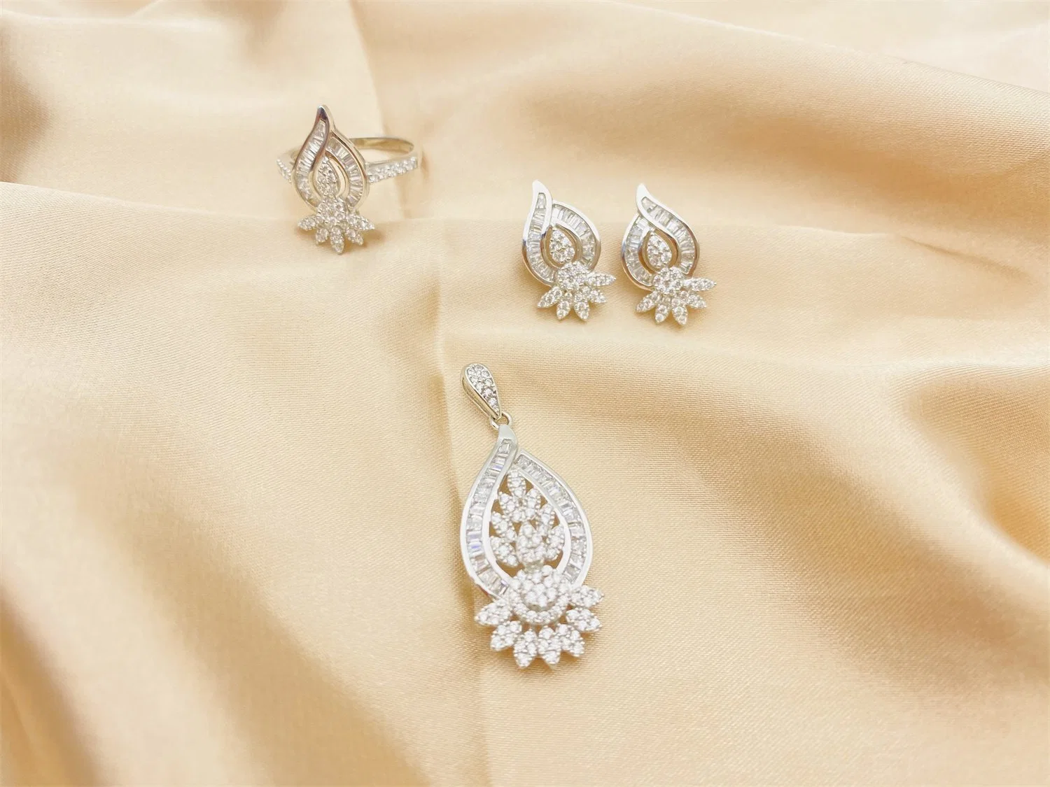 China Factory Direct Supply 925 Silver Fashion Halfset Jewelry