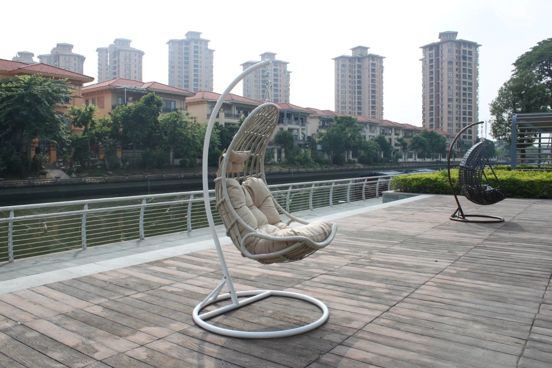 Rotary Customized OEM Foshan Bunnings Outdoor Egg Swing Chair with Good Service