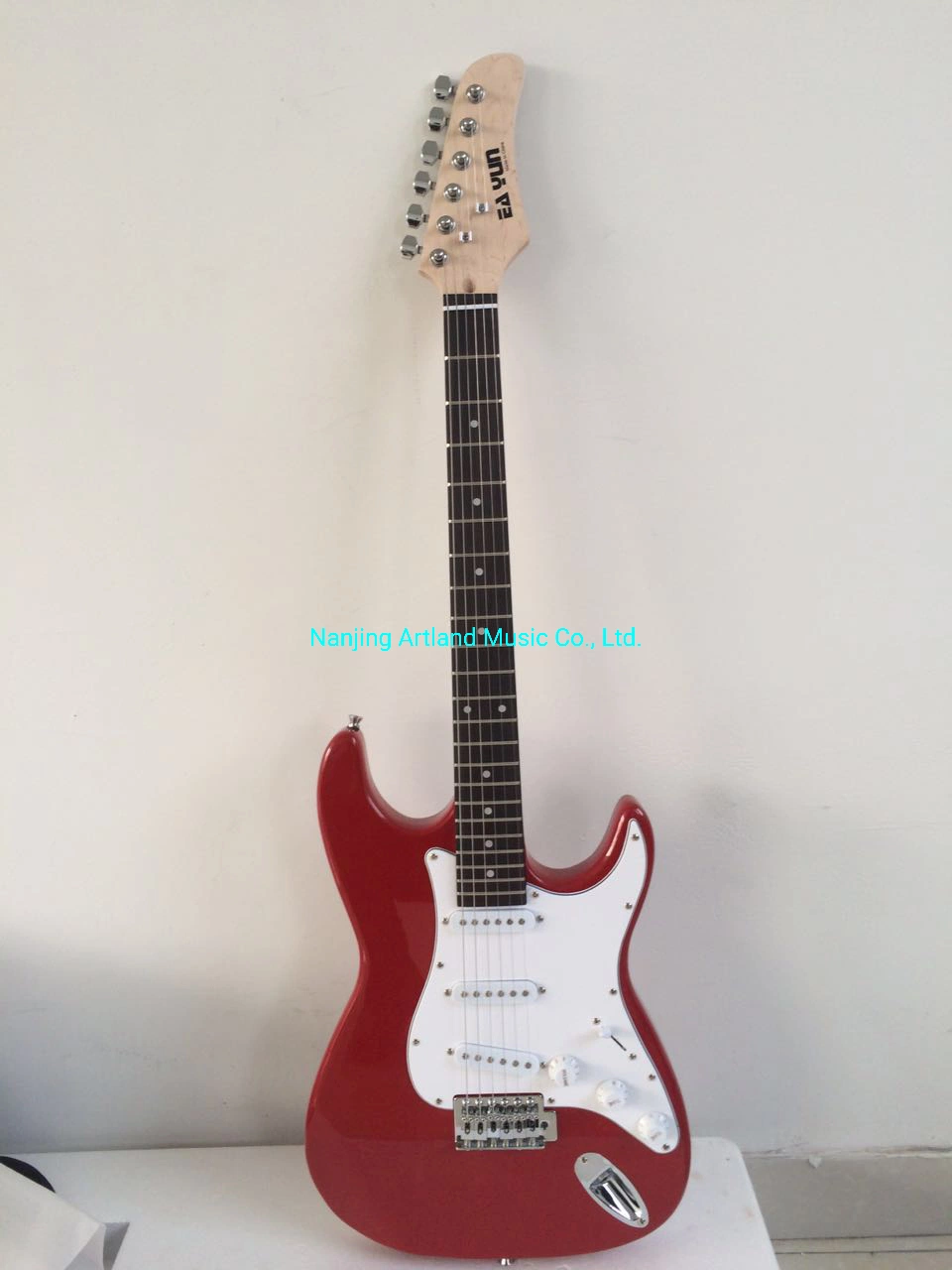 Custom St стиле электрическая гитара красного цвета (например,001)