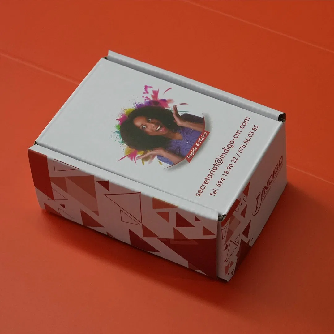 Milieu avec impression de logo Boîte d'emballage personnalisée de taille Carton Fabricants