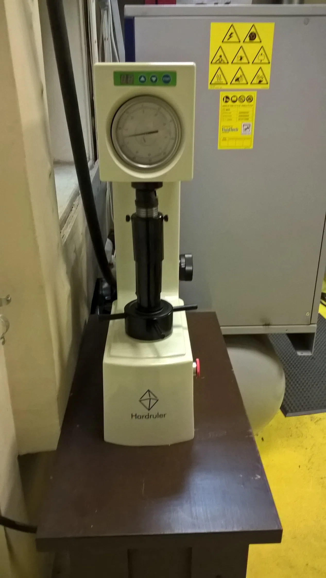 Motorized Rockwell Hardness Tester with Electronic Control of Load Duration (HR-150M)