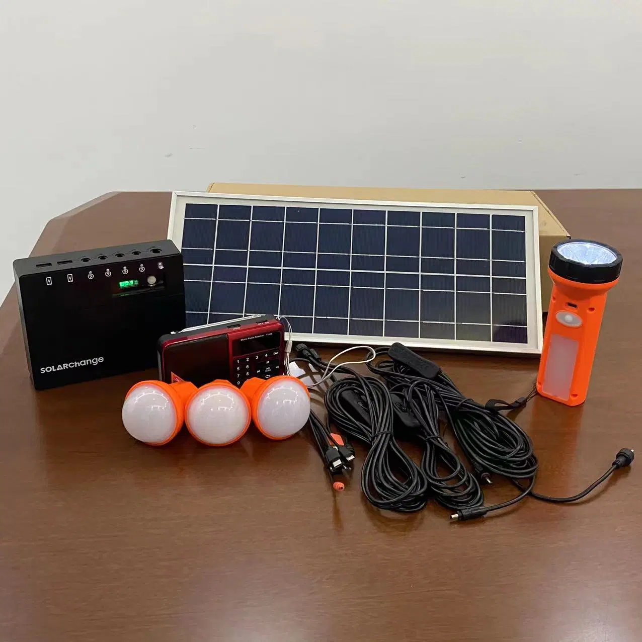 10W Solar Energy System LED Lighting Kit with FM Radio/3PC Bulbs/Mobile Chargers (SC-810)