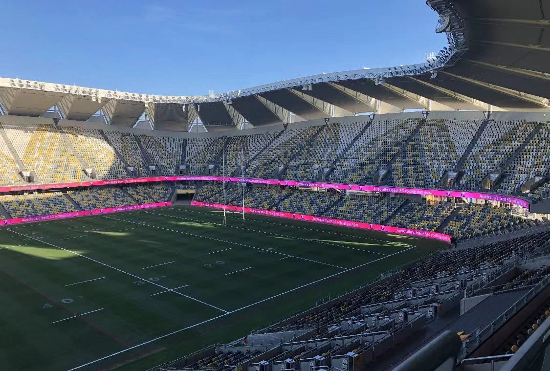 Outdoor Manutenção dianteiro usado LED grande ecrã de vídeo Ultra Slim Stadium LED LED Publicidade Banner na parede