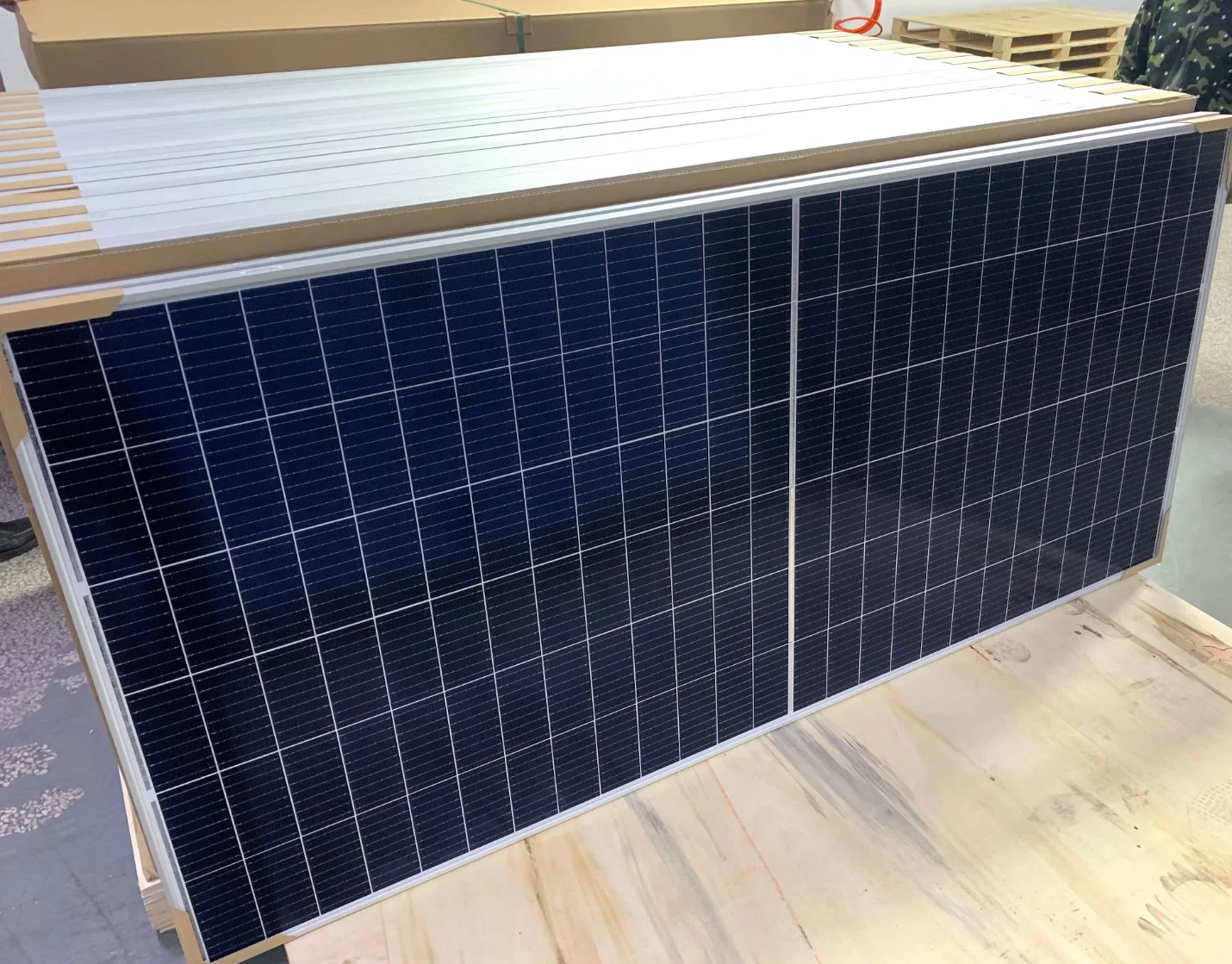 166 mm 9bb haute efficacité 22%~23% de cellules solaires Bifi utilisées pour Module solaire bifacial en verre 500 W