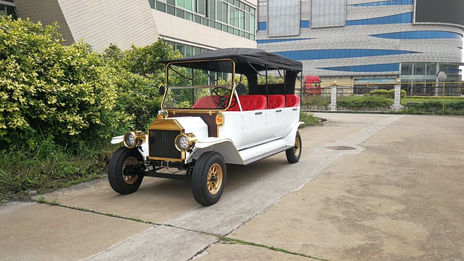 White Color Low Speed Electric Sightseeing Car with 8 Seats