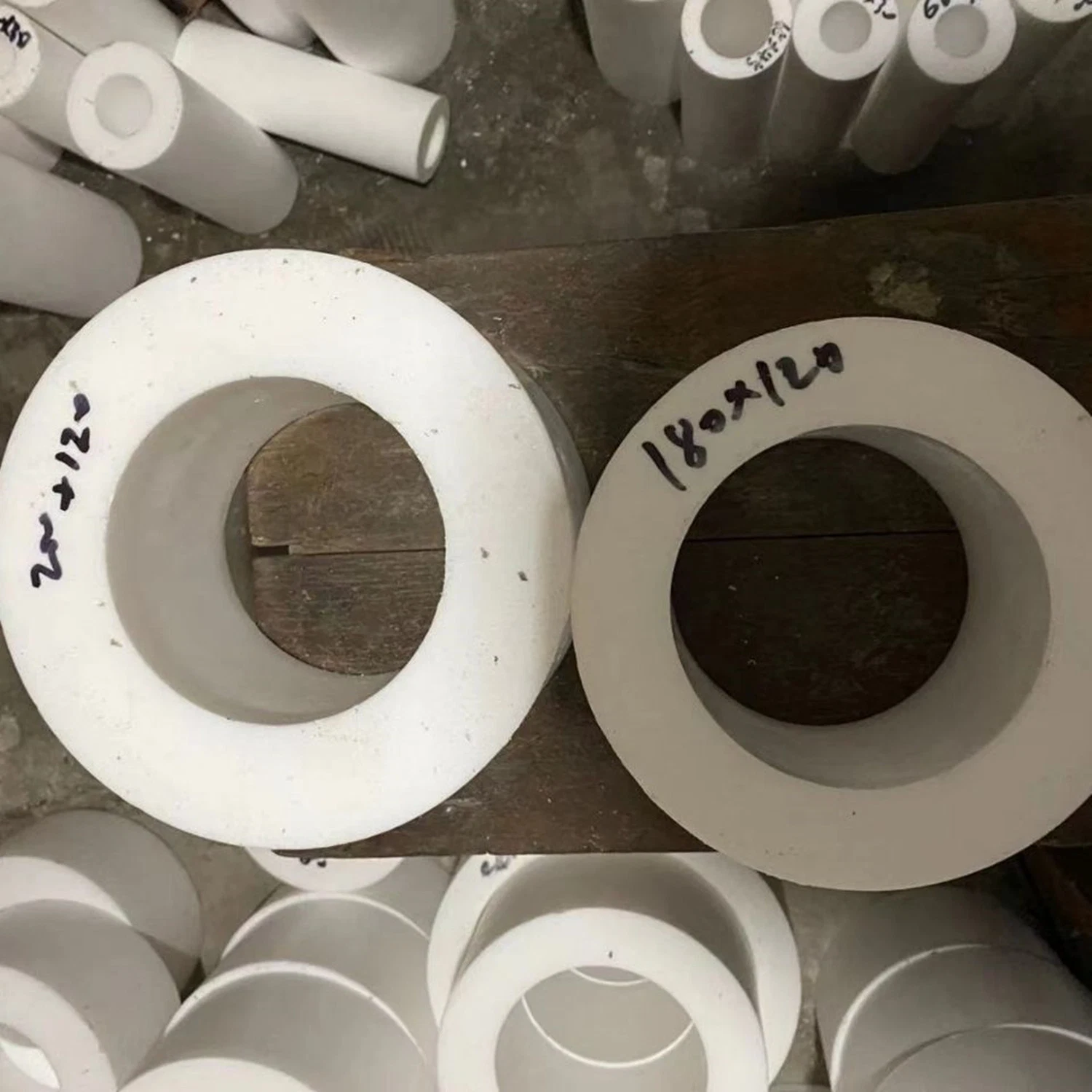 China PTFE Tube White Large Diameter PTFE Moulded Tube