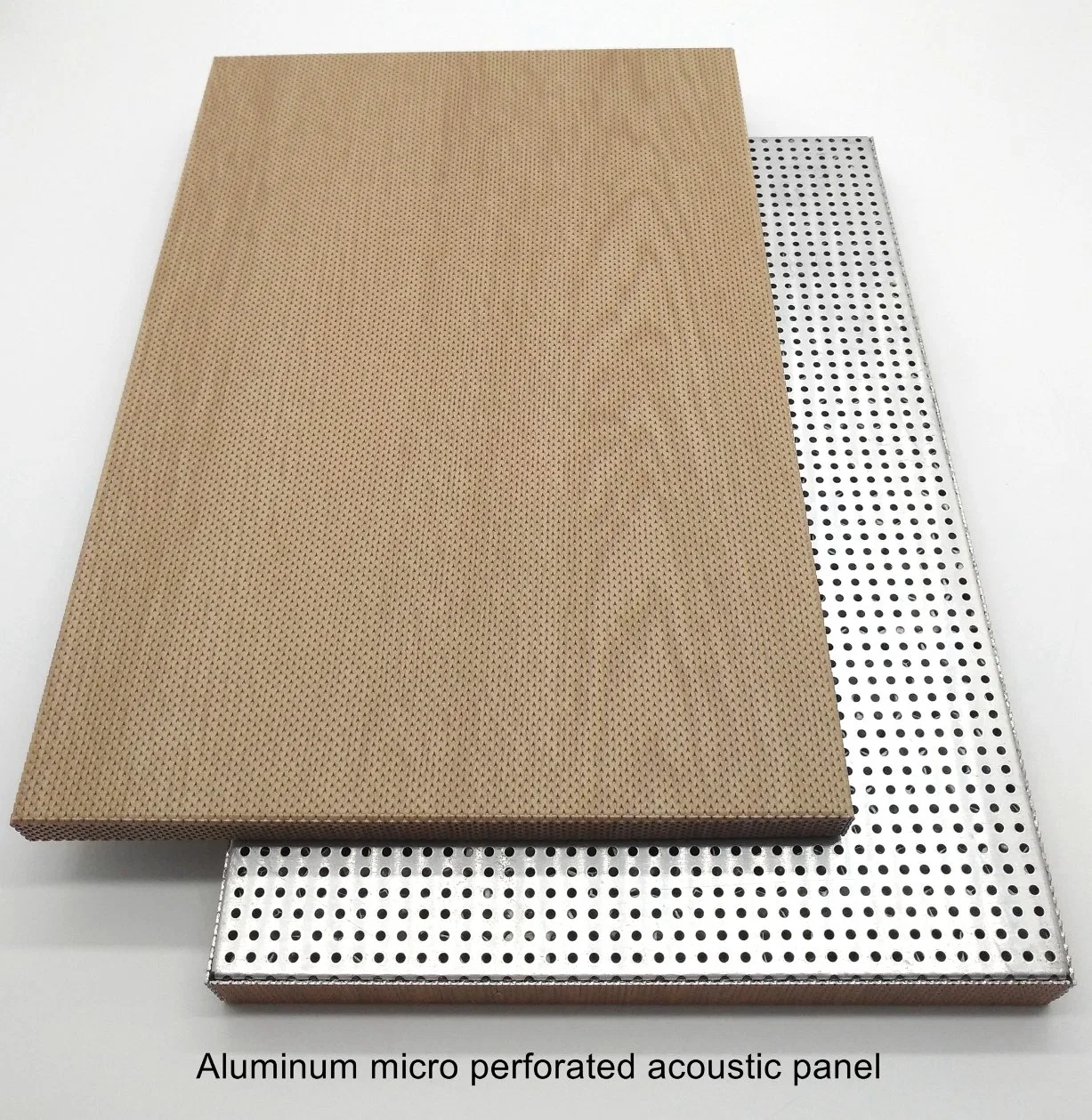 Produit de construction incombustible pour murs et plafonds intérieurs : Panneau acoustique en aluminium micro-perforé.