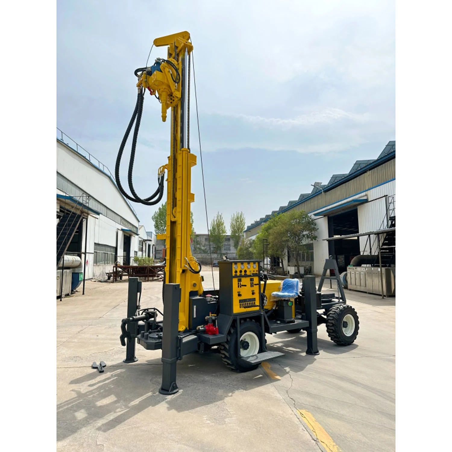 Well Drilling Rig Wh260 260m Diesel Hydraulic Water Well Drilling Rig Machineself-Propelled Wheel-Type Belt Opening and Closing Power Head