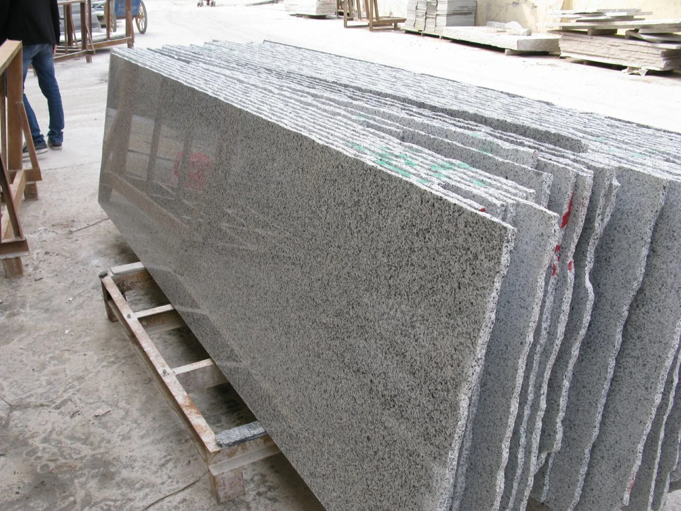 Natural Stone Black/Red/Grey/White/Pink/Blue/Brown Polished/Flamed G603/G654/G664/G602 Granite for Floor/Wall/Outdoor Slabs/Tile/Countertops/Stairs/Depot/Paver