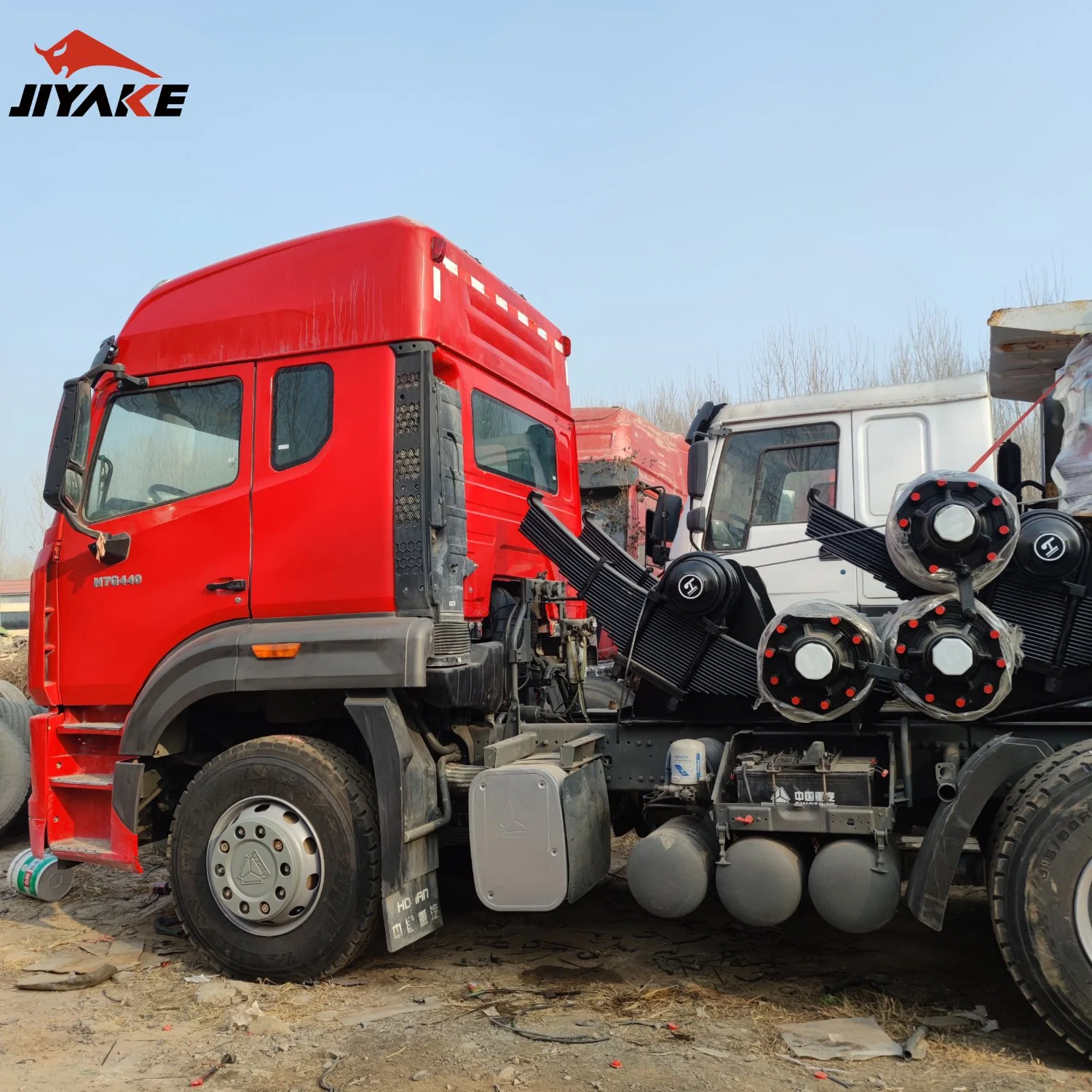 HOWO Hohan Used Sinotruck Tractor Truck Dump Tipper Cargo Shacman Flatbed Fuel Water Crane Bulk Cement Garbage Special Head Truck Prime Mover