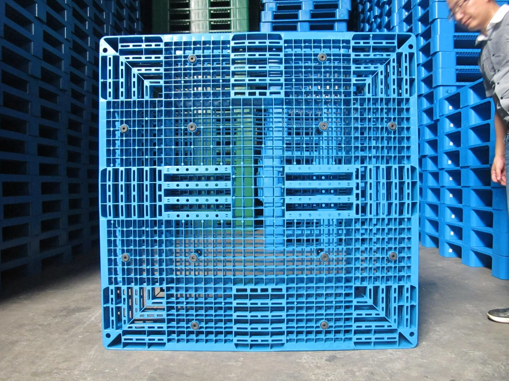 1200*1000*150mm Grid Mesh Top Six Runner Plastic Pallet with 6 Skids Cargo Storage Warehouse Transportation Use