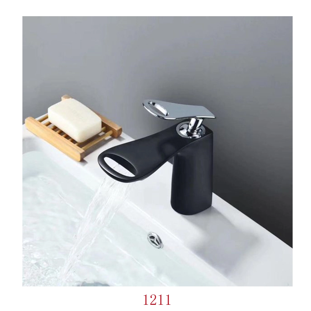 American Market Luxary Wash Basin Tap with Single Handle Hot and Cold Water Mixer for Bathroom