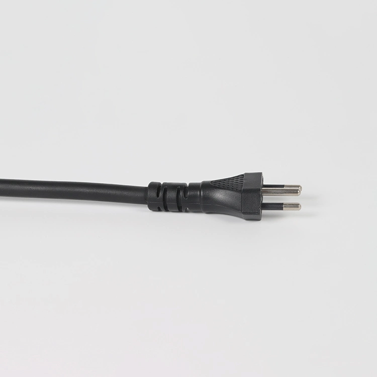 INMETRO-Zulassung 12A 250V Brasilien Standard 3-poliger N-Typ Netzstecker für flexibles PVC-Kabel 60227 IEC 53 (RVV) 3× 1.0mm²