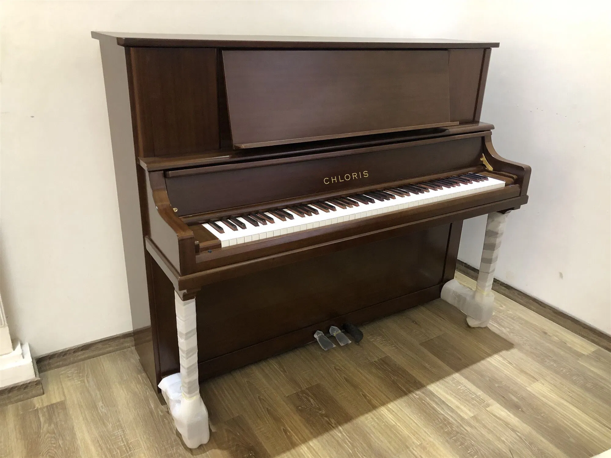 Популярный вертикальный пианино Hu125 с матовым цветом Chestnut